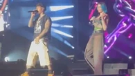 Tony Effe al Circo Massimo, Rose Villain sale sul palco e canta con lui