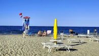 Truffe in vacanza: case fantasma e biglietti aerei falsi, la lista dei raggiri. I consigli d'oro