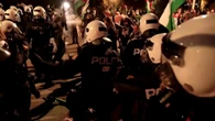 La polizia di Oslo usa gas lacrimogeni durante le proteste intorno al match Norvegia-Israele