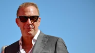 Una controfigura denuncia Kevin Costner per una scena di stupro non prevista sul set di "Horizon 2"