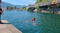 Si tuffa nel lago di Como e non riemerge, morto 15enne