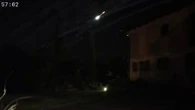 La palla di fuoco solca il firmamento: una scia di luce ha illuminato i cieli di Umbria e Toscana