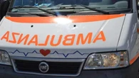 Donna 34enne travolta in strada mentre camminava con il figlio di 8 anni: ipotesi di femminicidio