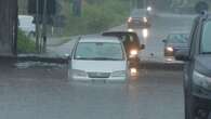 Maltempo, a Milano auto in panne bloccate in diversi sottopassi - Video