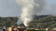 Napoli, brucia la fabbrica di fuochi d'artificio. Il momento dell'esplosione