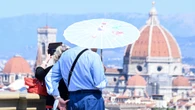 Meteo in Italia, caldo eccezionale domani, previsioni su grandine al nord: quando arriva il freddo 