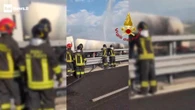 Tir in fiamme: autostrada A1 chiusa tra Orte e Roma Nord, video dei VdF in azione