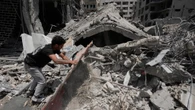 Trump frena Israele e Iran: "Fasi finali, accordo in 2-3 giorni". Raid di Israele su Tiro, 8 morti