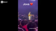 Jovanotti a sorpresa si rivolge dal palco ad Angelina Mango: "Sei una grande artista, ti aspettiamo"