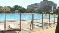 Entra di notte in una piscina di Milano, 28enne muore annegato 
