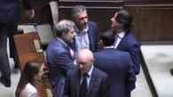 Scontro sul salario giusto: la maggioranza lo difende, le opposizioni attaccano