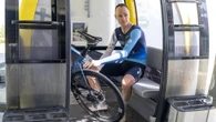 Chris Froome travolto da un'auto durante un allenamento in bici: è in ospedale in gravi condizioni