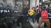 Argentina, scontri in piazza tra manifestanti e forze dell'ordine