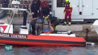 Portato a terra il corpo del sub morto durante i lavori di recupero del Bayesan