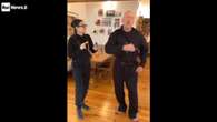 Bruce Willis compie 70 anni: la ex moglie Demi Moore lo festeggia postando un video in cui ballano