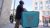 La procura di Milano indaga Deliveroo per caporalato, fino a 20mila rider sfruttati
