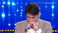 Le lacrime di Sal Da Vinci, l'emozione per le parole della mamma Nina: "Fiera di lui"