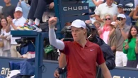 Il pugno trionfante di Sinner verso il cielo dopo la "pratica Shapovalov": video del set decisivo
