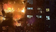 Attacco russo su Kiev, diversi feriti: le immagini degli incendi dopo il raid missilistico