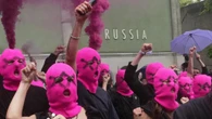 Ambasciatore Russia alla Biennale: "Italia bersaglio di brutali diktat Ue". Blitz delle Pussy Riot
