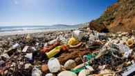 Allarme plastica, mille miliardi l'anno di danni alla salute