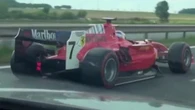 Arrestato il “pilota fantasma”, da anni sfrecciava in autostrada con una finta Ferrari F1