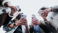 Social e adolescenti: dormire poco e andare a letto tardi rallenta lo sviluppo del cervello