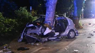 Un'auto si schianta contro un albero a Forlì, muoiono due ragazze e un'altra è gravissima