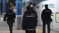Milano, Reagisce a tentativo di rapina, 29enne americano accoltellato in treno