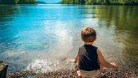 Caldo estremo e bambini, i 5 consigli dei pediatri: "Attenzione a disidratazione e colpi di calore"