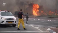 Incendi in Israele, le scene apocalittiche: i passeggeri abbandonano le auto e fuggono tra le fiamme