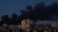 Nella notte bombardamenti russi su Kiev. Zelensky continua a spingere per i colloqui