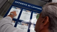 Lavoro, maggio da record per l'occupazione: forte riduzione degli inattivi. Così bene solo nel 2004
