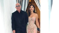 Nozze Bezos, Lauren indossa Versace per l'ultima festa "Dolce notte"