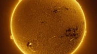 Brillamenti, getti di plasma, macchie e campi magnetici: la rovente attività solare in timelapse