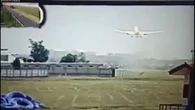 L'aereo di Air India decolla e poi si schianta: il video delle telecamere a circuito chiuso