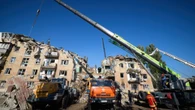 Bombe russe su Kiev, 19 morti inclusi 4 bambini. Colpiti anche uffici Ue e Gb, proteste di Bruxelles