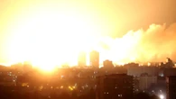 Sirene all'impazzata, fuoco, esplosioni scuotono Kiev durante l'attacco russo