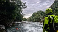 Travolto dalla furia del torrente: ragazzo di 17 anni annega nel fiume Chisone