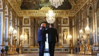 Trump conquistato da Macron con l'invito alla Reggia di Versailles: "È roba seria"