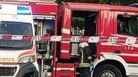 Bambina di sette mesi salvata dai vigili del fuoco, piangeva accanto alla nonna morta