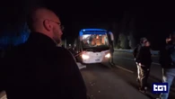 Il bus preso a sassate dagli ultrà, domani i tre fermati davanti al Gip per la convalida del fermo
