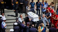 Martina Carbonaro, i funerali della 14enne uccisa da Alessio Tucci. L'omelia: "Far male non è amore"