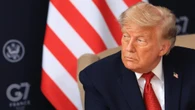 Giudici contro Trump: stop rimozione della governatrice Fed Cook, 5 milioni a Carroll per abusi