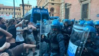 Fakir, feriti tra manifestanti e polizia durante gli scontri al corteo. Meloni: "No alla violenza"