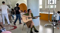 Levante canta in ospedale: musica e sorrisi per i piccoli pazienti dell'ospedale Regina Margherita
