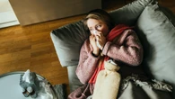 Aumentano i casi di Covid e arriva l’influenza. Gli esperti: “I vaccini salvano la vita”