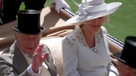 Carlo e Camilla inaugurano il Royal Ascot: le immagini del tradizionale arrivo in carrozza
