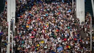Il caldo non ferma il Pride, sfilano in migliaia.  E a Budapest, la prima parata dopo Orban