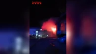 Nube tossica di cloro in Catalogna, a fuoco un'azienda chimica: migliaia persone chiuse in casa